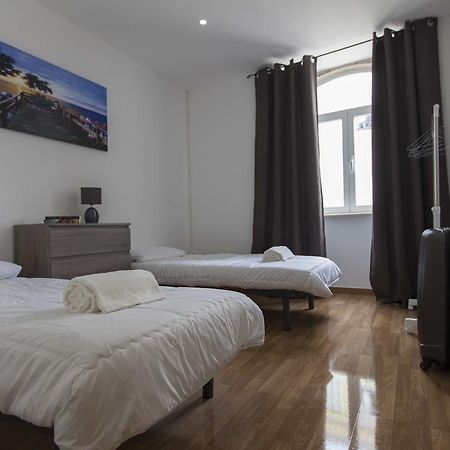 Guest House First Floor Lagos Ngoại thất bức ảnh