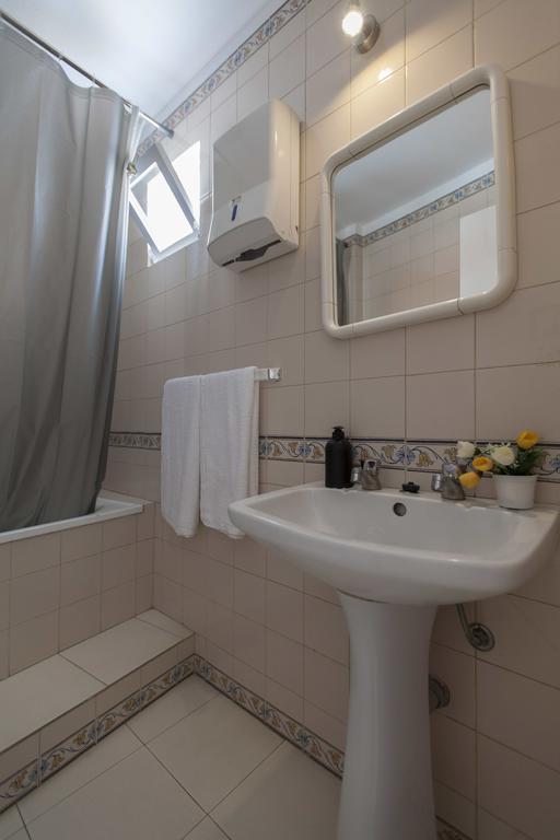 Guest House First Floor Lagos Ngoại thất bức ảnh